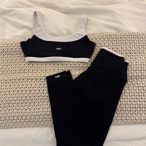 SET active formcloud black and White Sports Bra and Leggings Set